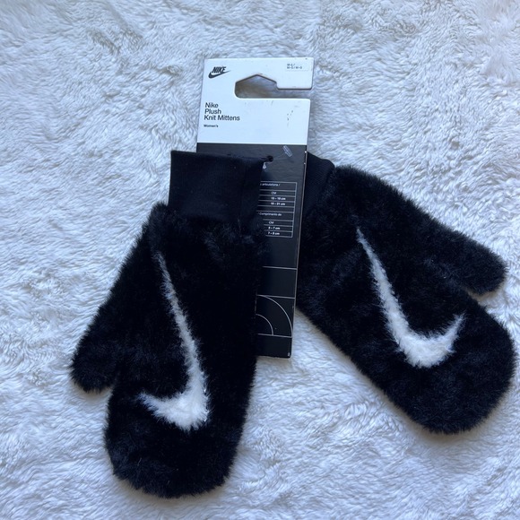 Nike Accessories - Nike Plush Knit Mittens Black White Faux Fur Swoosh Logo M/L N.100.8868.010.ML